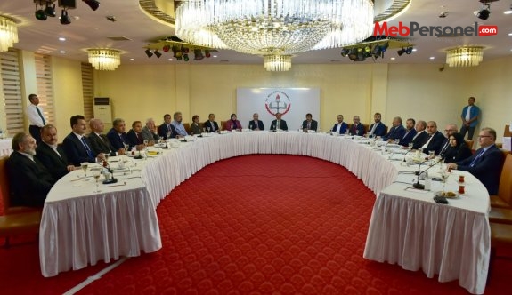 Bakan Yılmaz, Maarif Vakfı Mütevelli Heyeti ile bir araya geldi