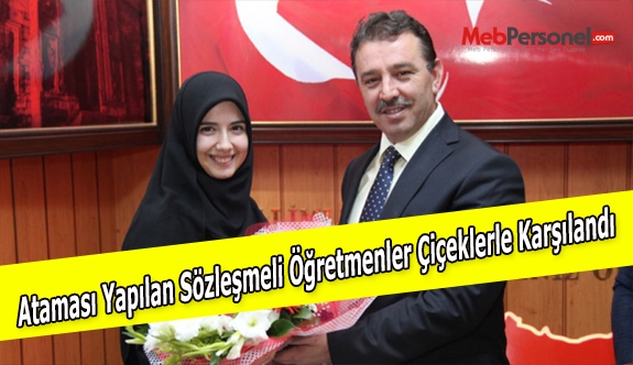 Ataması Yapılan Sözleşmeli Öğretmenler Çiçeklerle Karşılandı