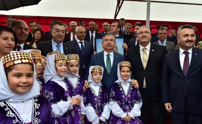 Bakan Yılmaz Osmaniye´de okul açılışına katıldı