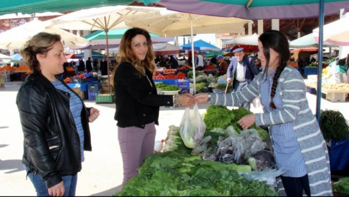 Atanamayan öğretmen pazarcı oldu