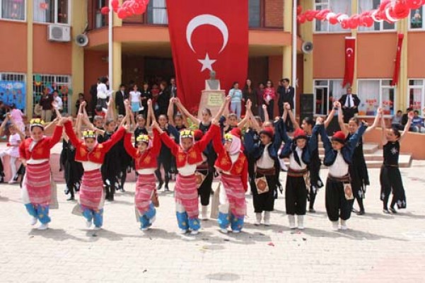 Kısa ve Güzel 23 Nisan Şiirleri