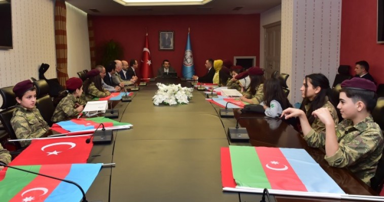 Bakü Türk Okulundan Müsteşar Tekin’e ziyaret