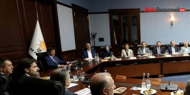 Ataması yapılmayan öğretmenlere ve gençlere iş buluncaya kadar maaş verilecek
