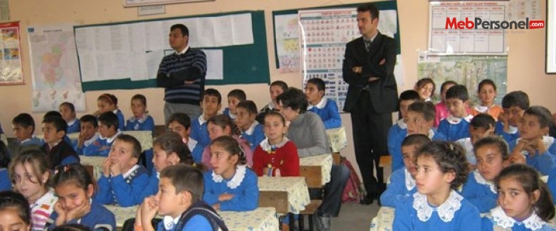 Gitmeyen Ya da İstifa Eden Öğretmenlerin Yeri Nasıl Doldurulacak?