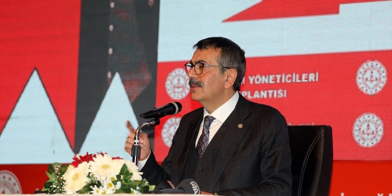 Bakan Yusuf Tekin açıkladı: Uzman ve Başöğretmen süresi kaç yıla düşecek?