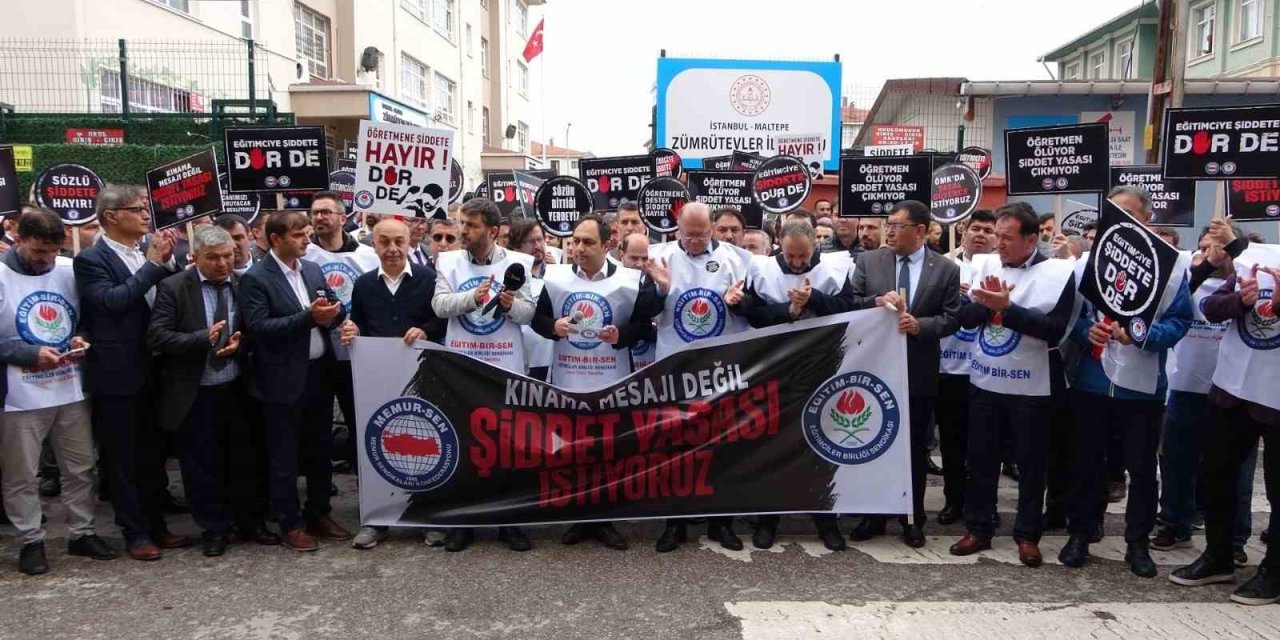 Eğitim Bir-Sen üyeleri, Maltepe’de okul yöneticilerine saldırıyı protesto etti