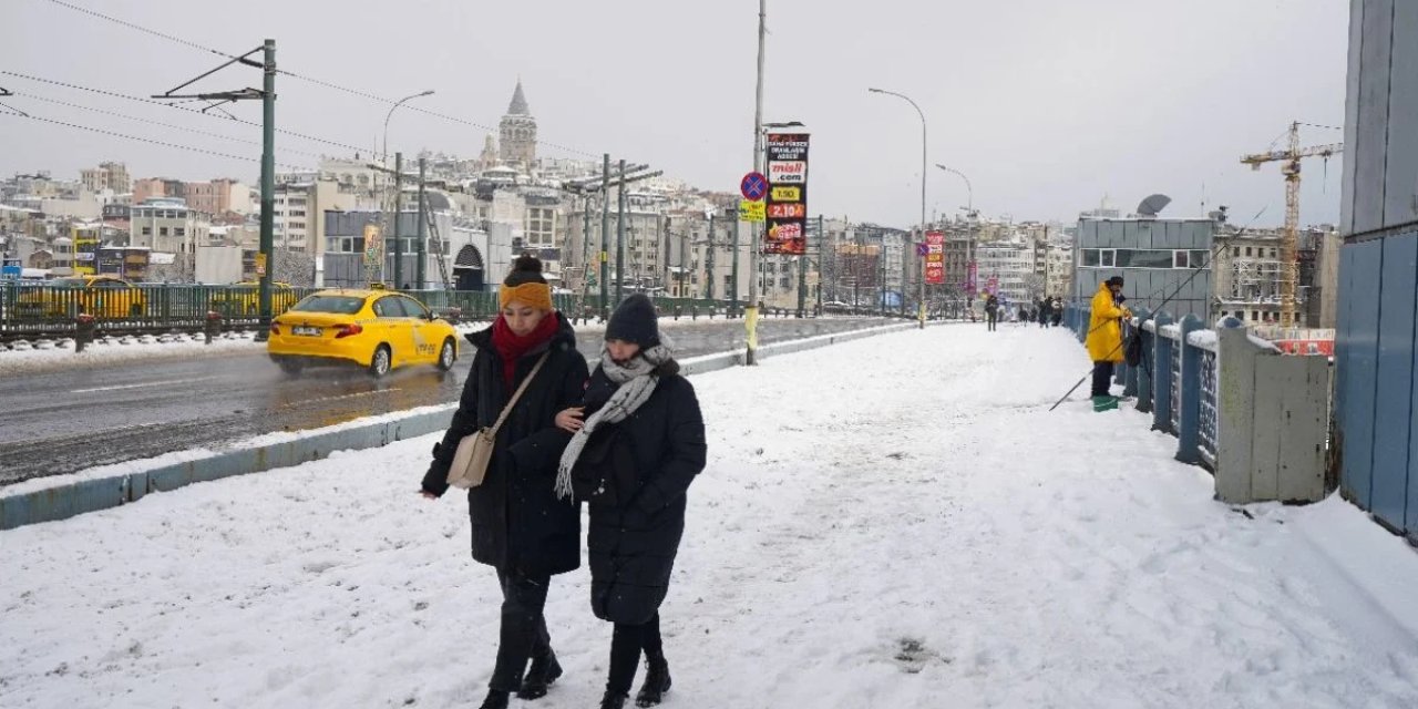 İstanbul'da kar yağışı bekleniyor, valilik açıklama yaptı, okullar tatil mi?