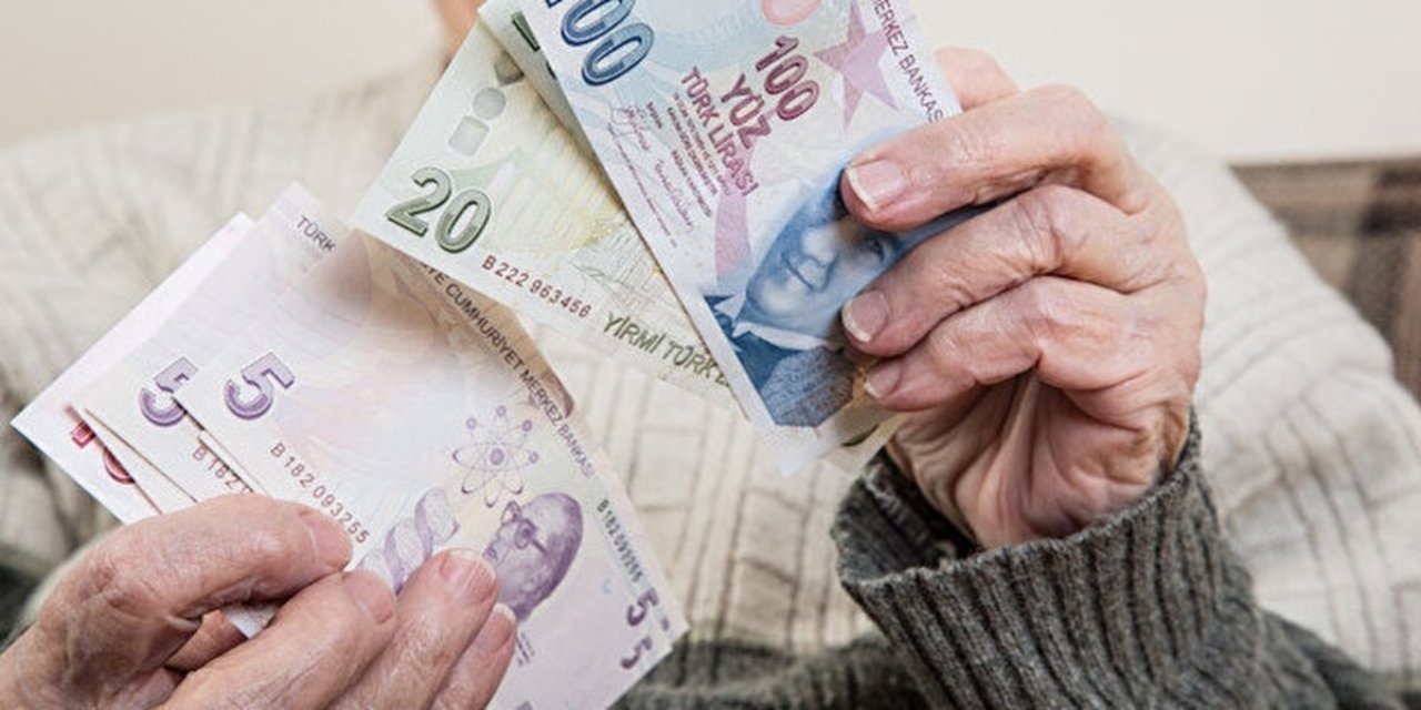Emekli bayram ikramiyesine ne kadar zam yapılacak? İşte masadaki iki zam oranı...
