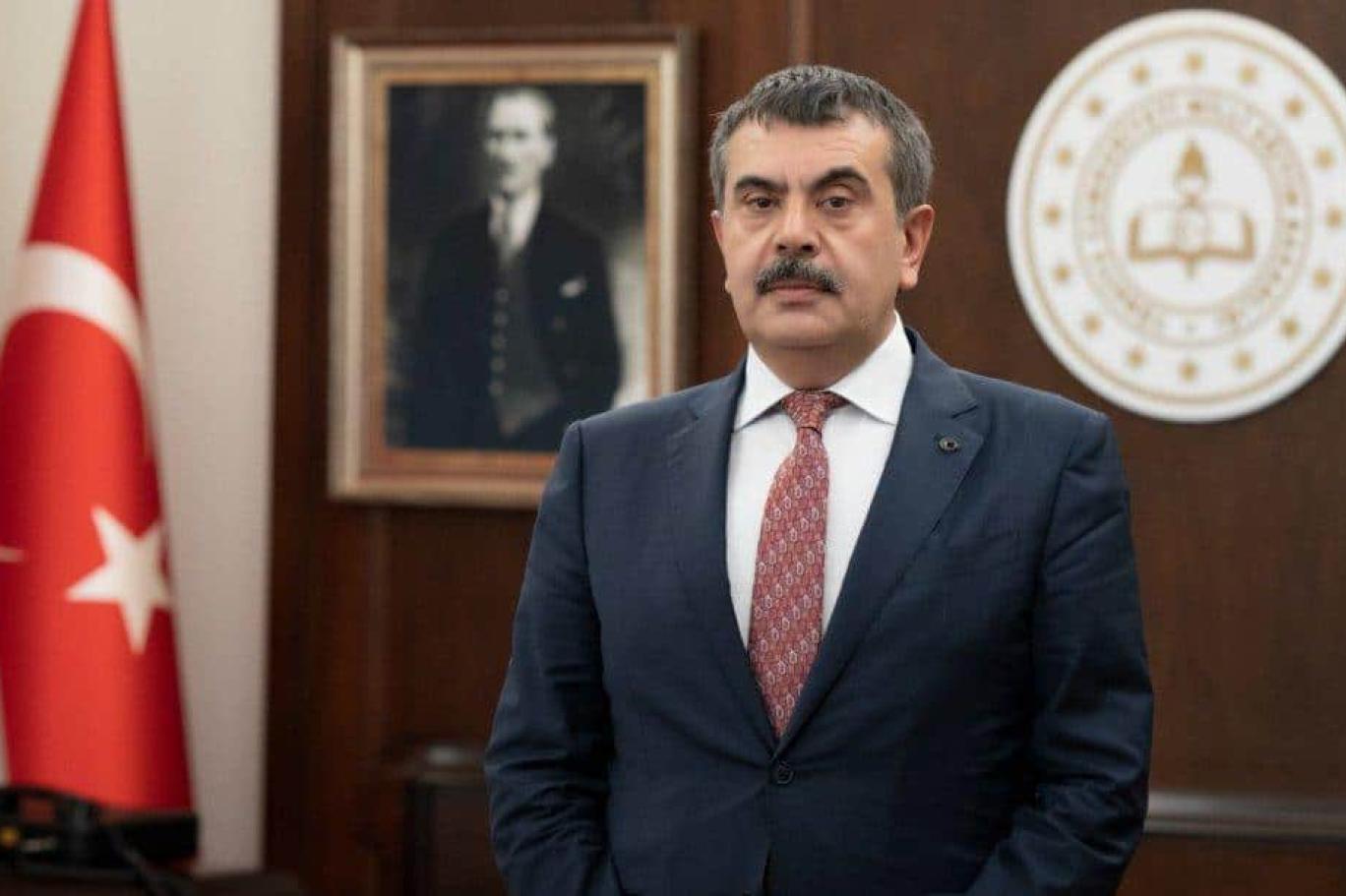 Milli Eğitim Bakanı Yusuf Tekin canlı yayında öğretmenlerin sorularını yanıtlıyor