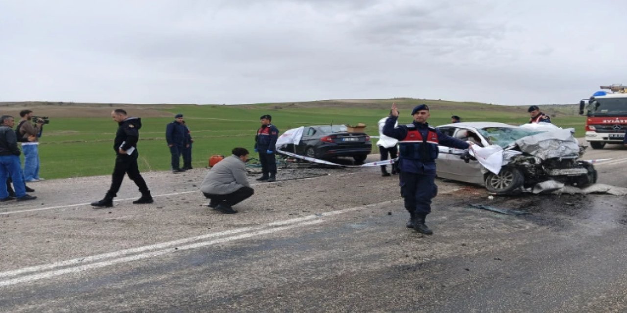Genç öğretmen, eşi ve 9 aylık bebeği kazada hayatını kaybetti