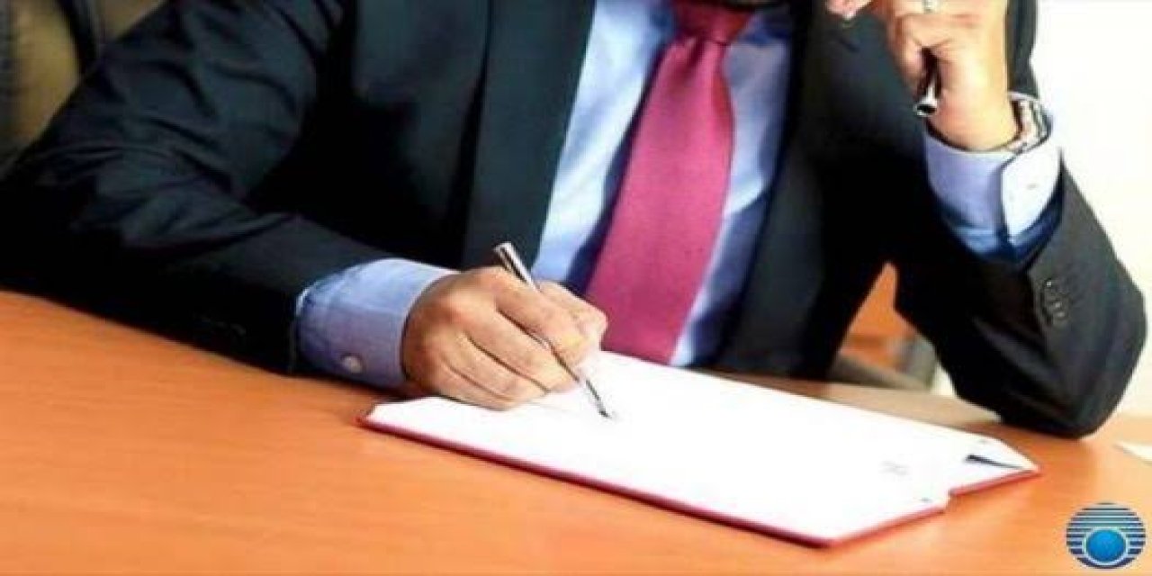 Kendisini Padişah Zanneden Kelleci Okul Müdürüne Ödül Gibi Ceza
