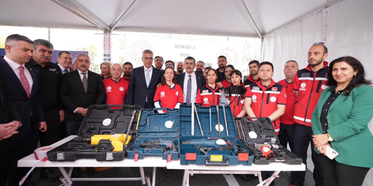 İstanbul'da 6.2 Büyüklüğünde Deprem: Milli Eğitim Bakanlığı AKUB Ekipleri Hazır ve Devrede