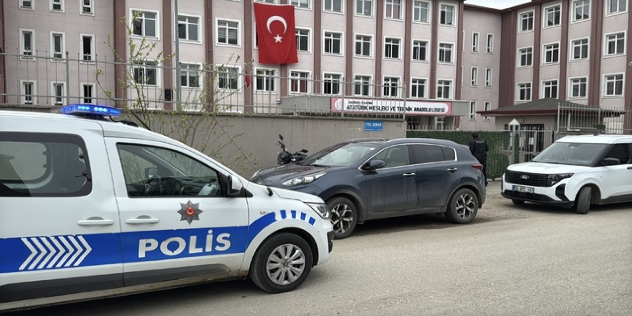 Öğrenci öğretmeni darp etti: Öğretmen hastanelik oldu