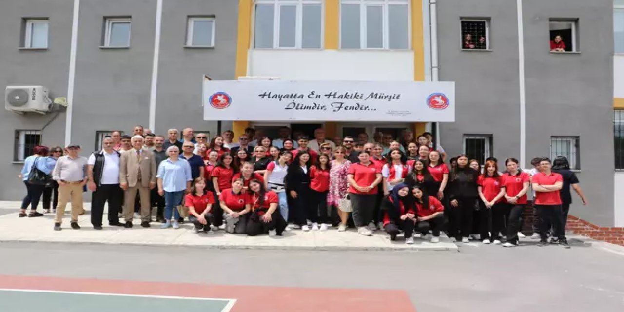 40 Yıl Aynı Okulda Görev Yapan Öğretmen Emekli Oldu