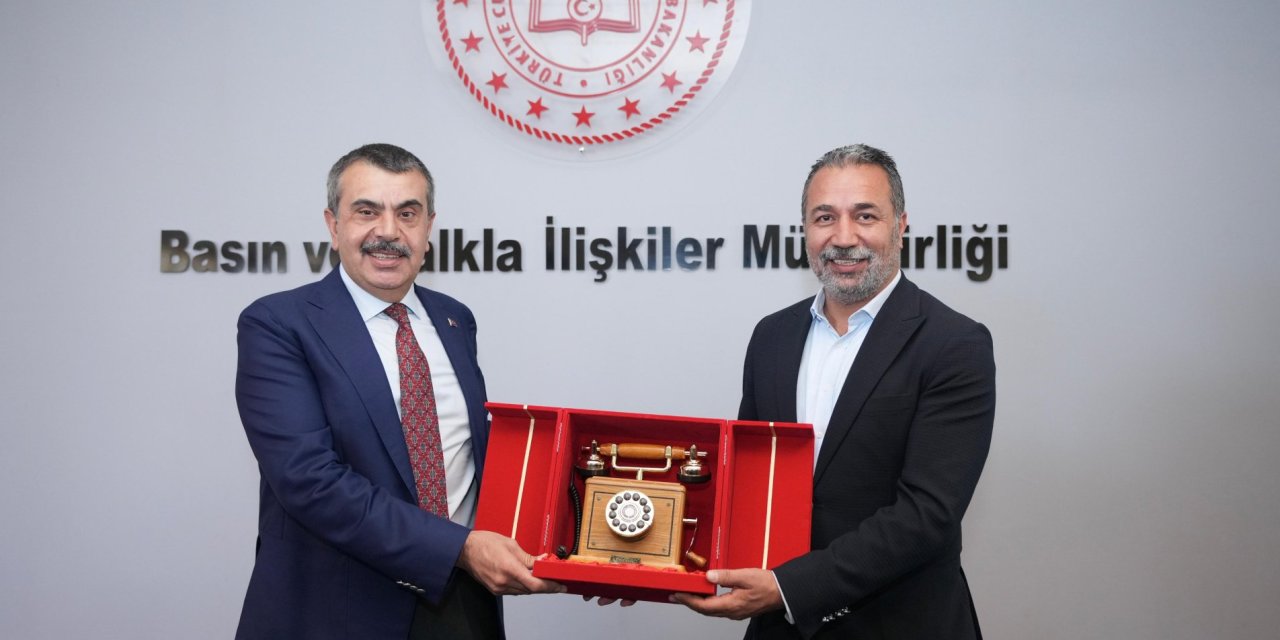Bakan Yusuf Tekin MEBİM’i Ziyaret Etti, Basın Müşaviri Yılmaz Güney’den Bilgi Aldı