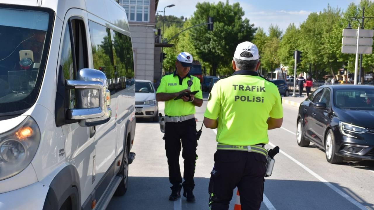 Trafikte Devrim Gibi Düzenleme: Cezalar El Yakacak, Bazı İhlallerde Hapis Cezası ve Trafikten Men Cezasına Kadar Gidiyor…