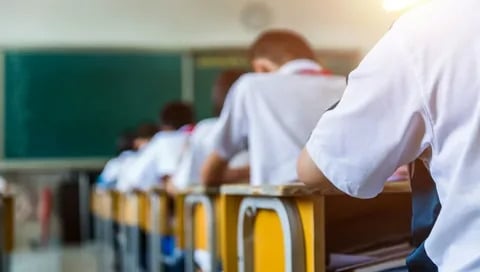 Binlerce Lise Öğrencisi Açık Liseye Yönlendirilecek: Devamsızlık ve Başarısızlık Sebebiyle Kayıtlar Silinecek