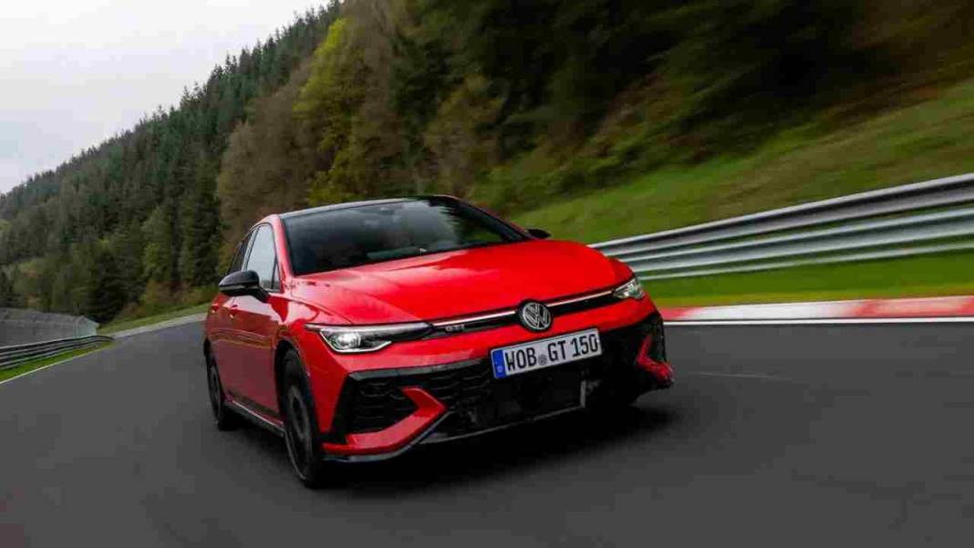 Volkswagen, Gelmiş Geçmiş En Güçlü ve Hızlı Golf GTI Edition 50'yi Tanıttı!