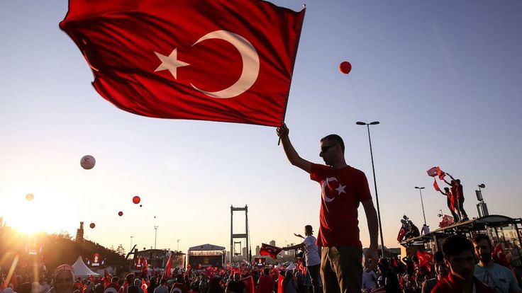 15 Temmuz Resmi Tatil mi? 15 Temmuz’da Özel Sektör ve Kamu Kurumları Tatil mi? Nereler Açık Olacak?
