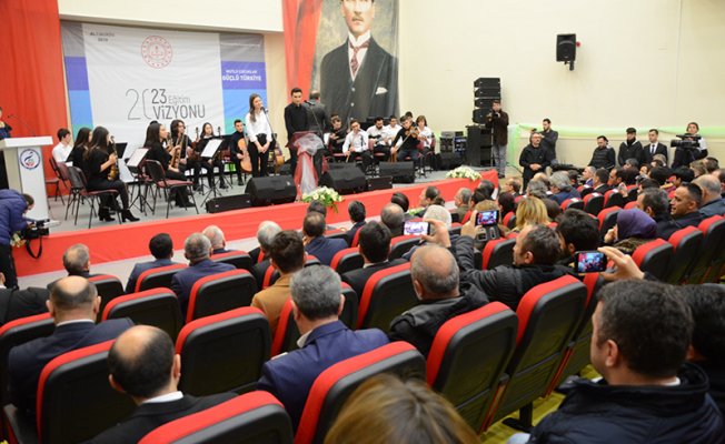Bakan Ziya Selçuk öğrencilerin konserine katıldı