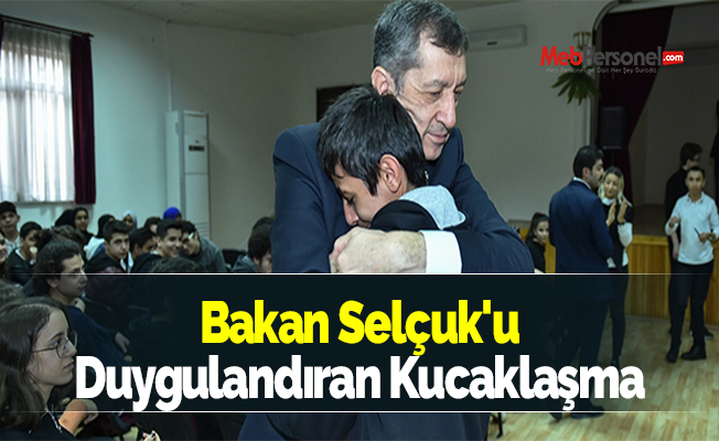 Bakan Selçuk'u Duygulandıran Kucaklaşma