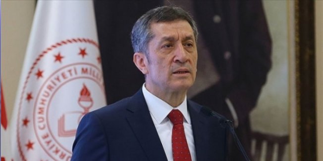 Bakan Selçuk: Öz geçmişinizle ilgilenmeyin, öz gelecek yazın