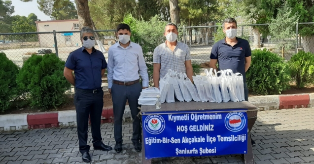 İlçeye Atanan Öğretmenler Hediyelerle Karşılandı