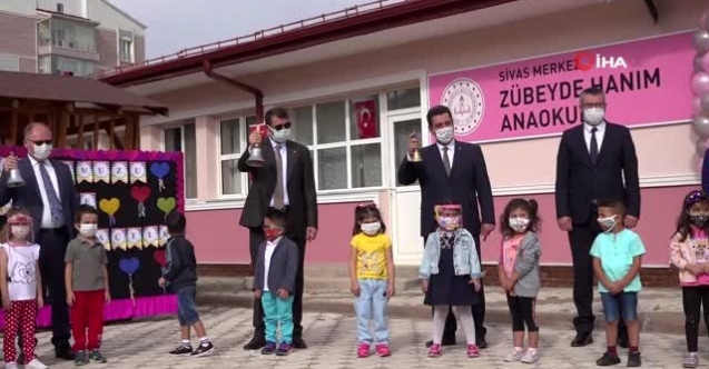 Öğrenci valiye verdiği cevapla herkesi güldürdü