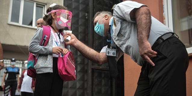 Bilim Kurulu üyesinden, çocuklarda maske uyarısı