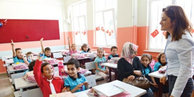 335 bin aday atama beklerken, derslere ücretli öğretmenler giriyor