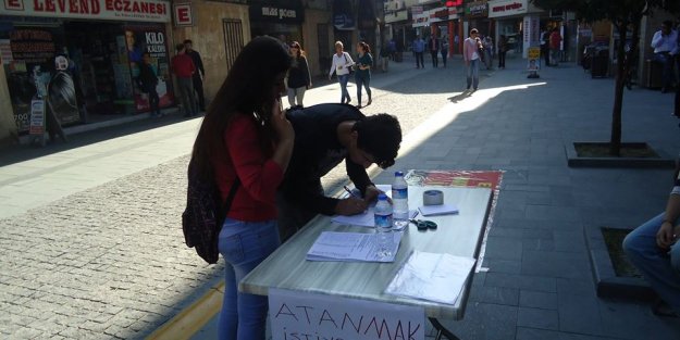 ATAMASI YAPILMAYAN ÖĞRETMENLER DİRENİYOR