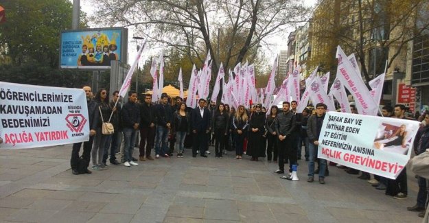 Atama bekleyen öğretmenden bir saatlik ‘saygı duruşu’ eylemi