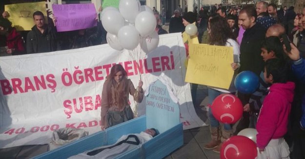 ATAMA BEKLEYEN ÖĞRETMENLERDEN ''MEZARLI BALONLU'' EYLEM - FOTO GALERİ