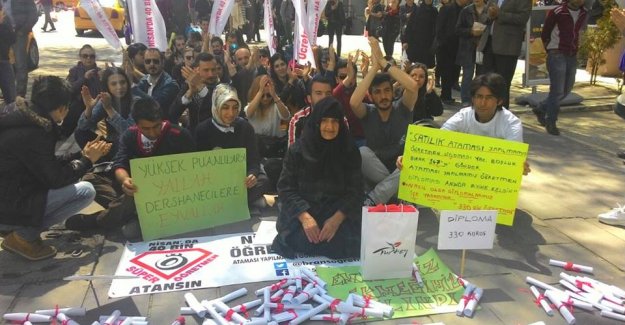 Atama Bekleyen Öğretmenler Oturma Eylemine Devam Etti