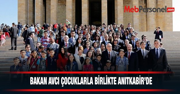 Bakan Avcı Çocuklarla Birlikte Anıtkabir'de