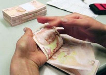 ÇALIŞANLAR EMEKLİYE AYRILMAZ…
