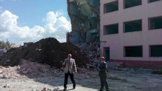 Çürük okul binası yıkılıyor