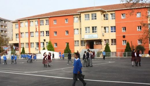 Derse geç kalan öğrenciye dayak iddiası
