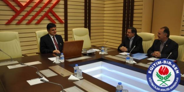 EBS Öğretim Elemanlarının Mali Haklarını YÖK Başkanı ile Görüştü