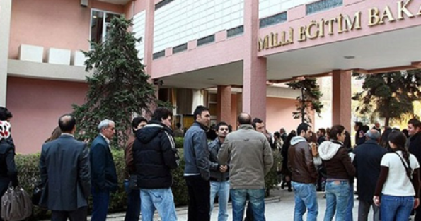 Eğitim-İş'ten MEB önünde 'tasarı' eylemi
