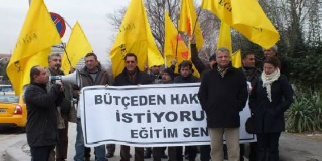 Ek ders ücretleri günün şartlarına uygun bir şekilde yeniden düzenlenmelidir