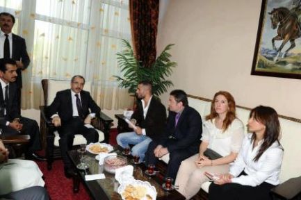 Güvercin Candır Akbabaya Göre…