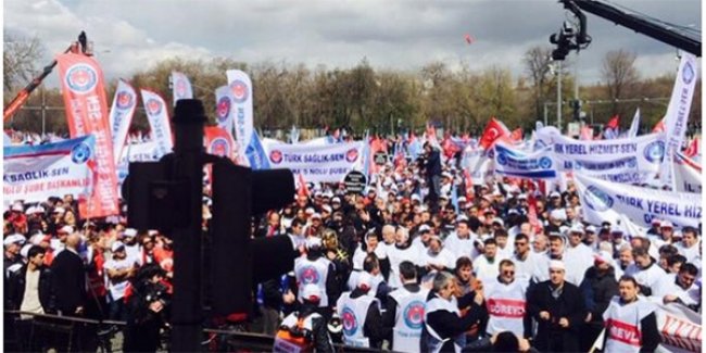 Kamu Sen'den ek zam ve iş güvencesi mitingi