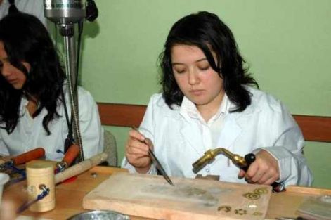 KUYUMCULUK TEKNOLOJİSİ ÖĞRETMENLERİ ATANMAK İSTİYOR