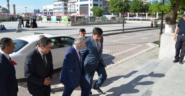 Milli Eğitim Bakanlığı Müsteşarı Yusuf Tekin Vali Kamçıyı ziyaret etti.
