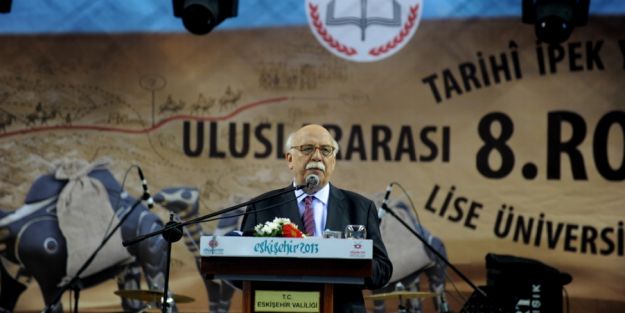 Nabi Avcı, “Bilişim teknolojilerine hakim, yüksek iletişim becerilerine sahip fertleri yetiştirmemiz gerekiyor”