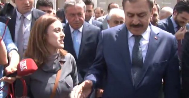 Öğretmen Atamaları Talebine "Ben Milli Eğitim Bakanı değilim "  Dedi
