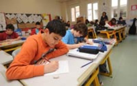 Okula kayıtta bağış alan 3 bin 619 yöneticiye ceza verildi.