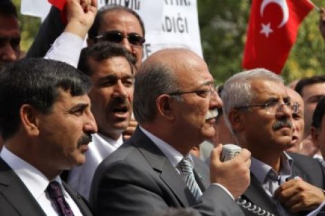 Torpilli Yönetici Atamalarına Meb Önünde Büyük Eylem