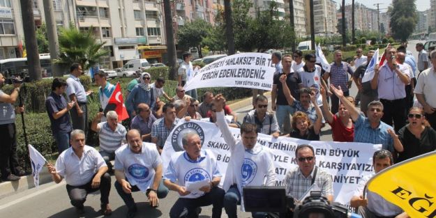 Türk Eğitim-Sen,  okul müdürü değerlendirmelerini protesto etti